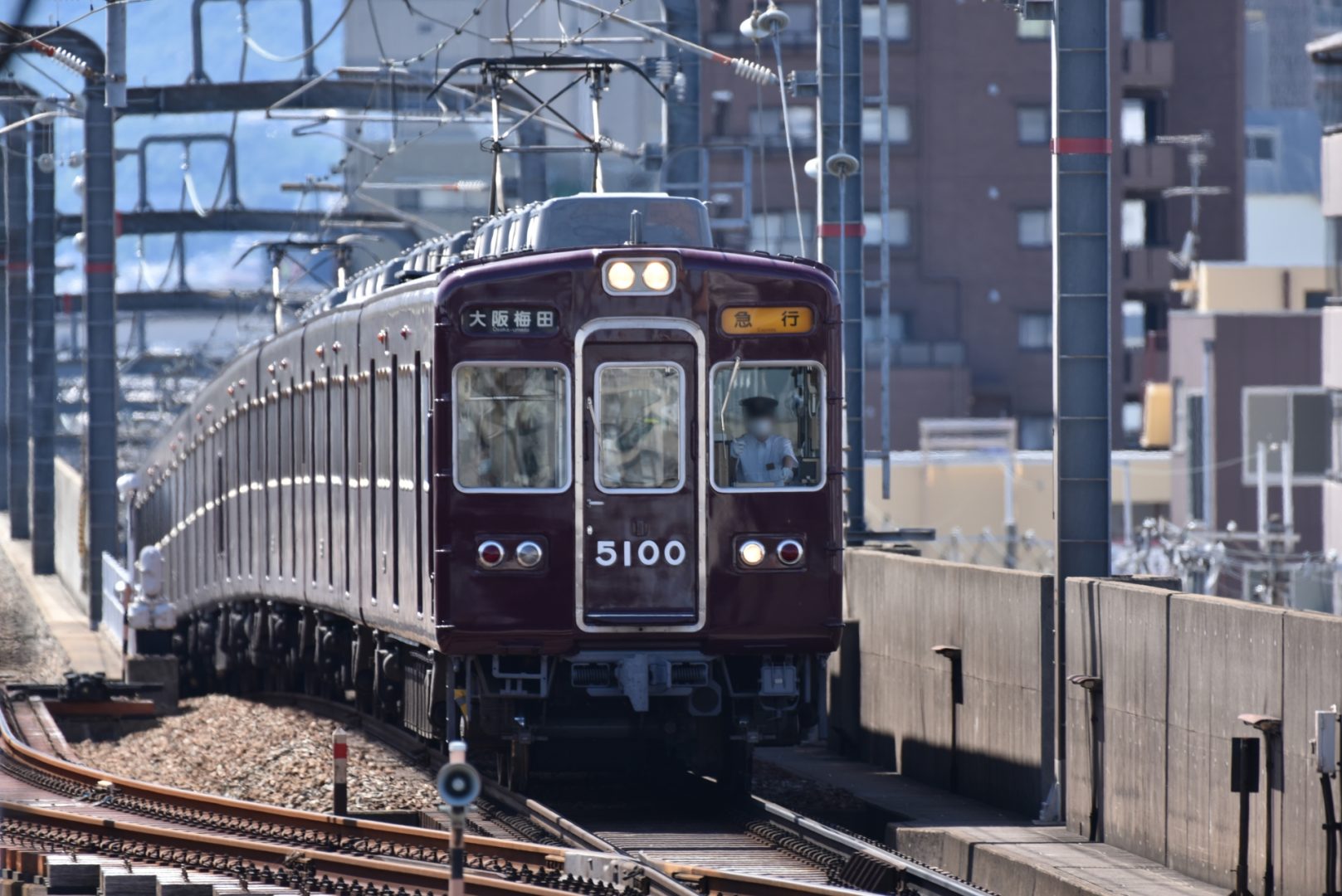 大阪を走る阪急電鉄の車両